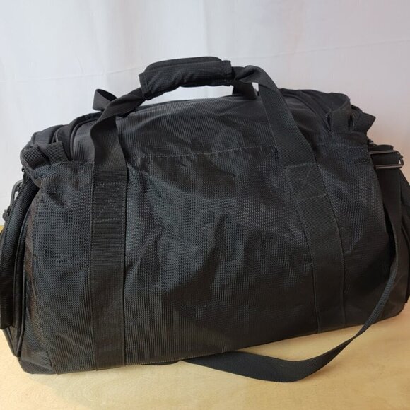 Antigua Brand Duffel Bag - Quality Built Duffel - Perfect for Fitness or Travel - Picture 5 of 16